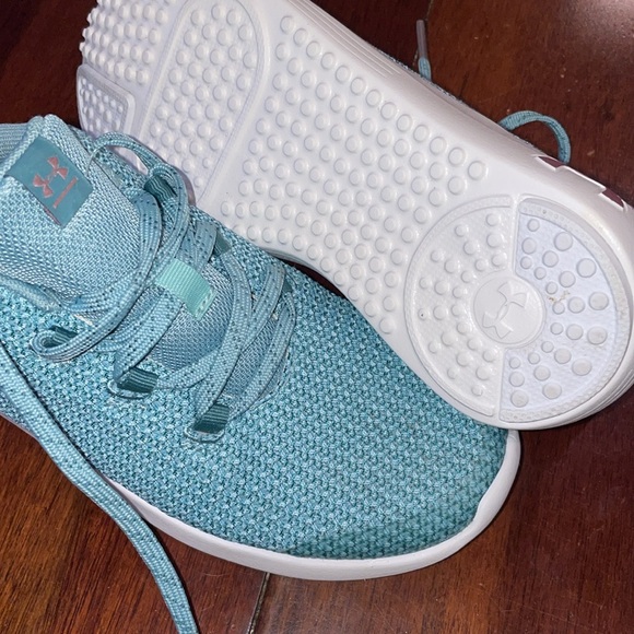 Under Armour Runners - Picture 6 of 6